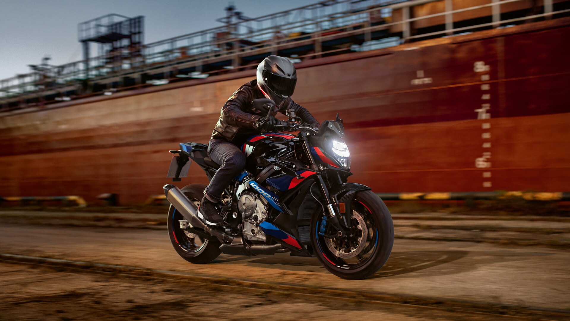 Video YouTube della M 1000 R, la Hyper Dynamic Roadster di BMW Motorrad