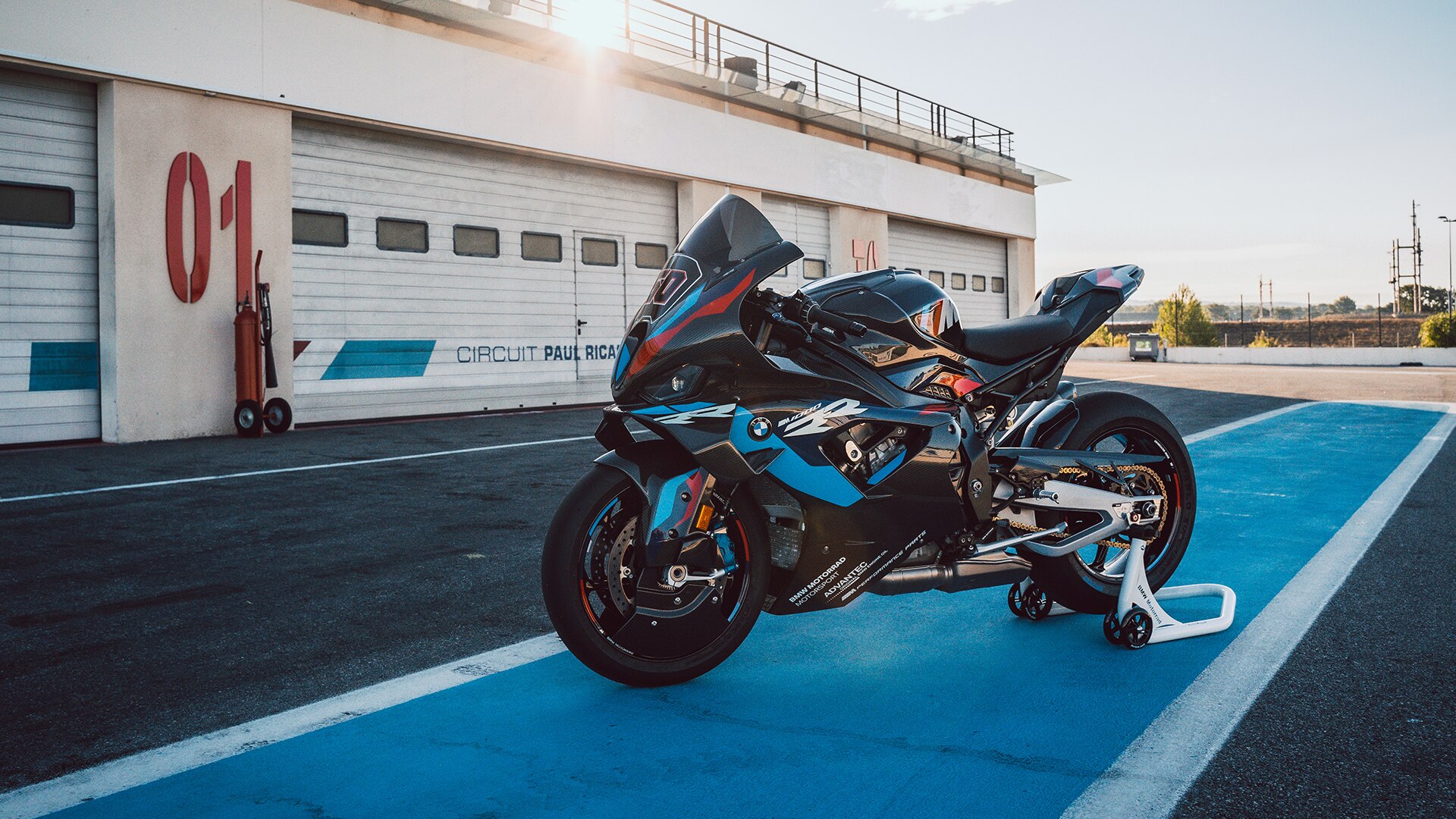 Video YouTube della M 1000 RR, la Superbike di BMW Motorrad per la pista da corsa