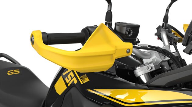 Vediamo il paramano giallo.