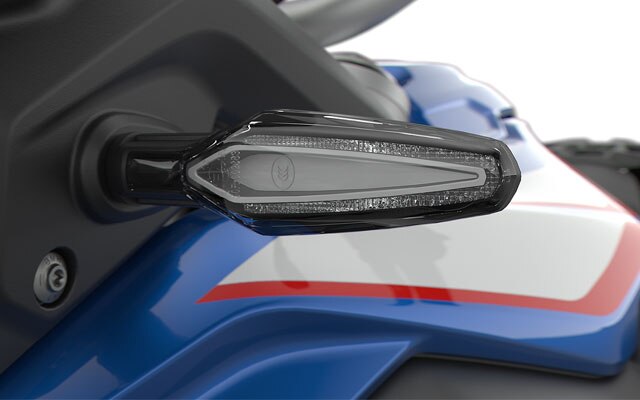 Vediamo gli indicatori di direzione a LED della F 850 GS.
