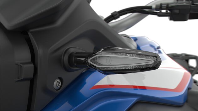 Vediamo gli indicatori di direzione a LED della F 850 GS.