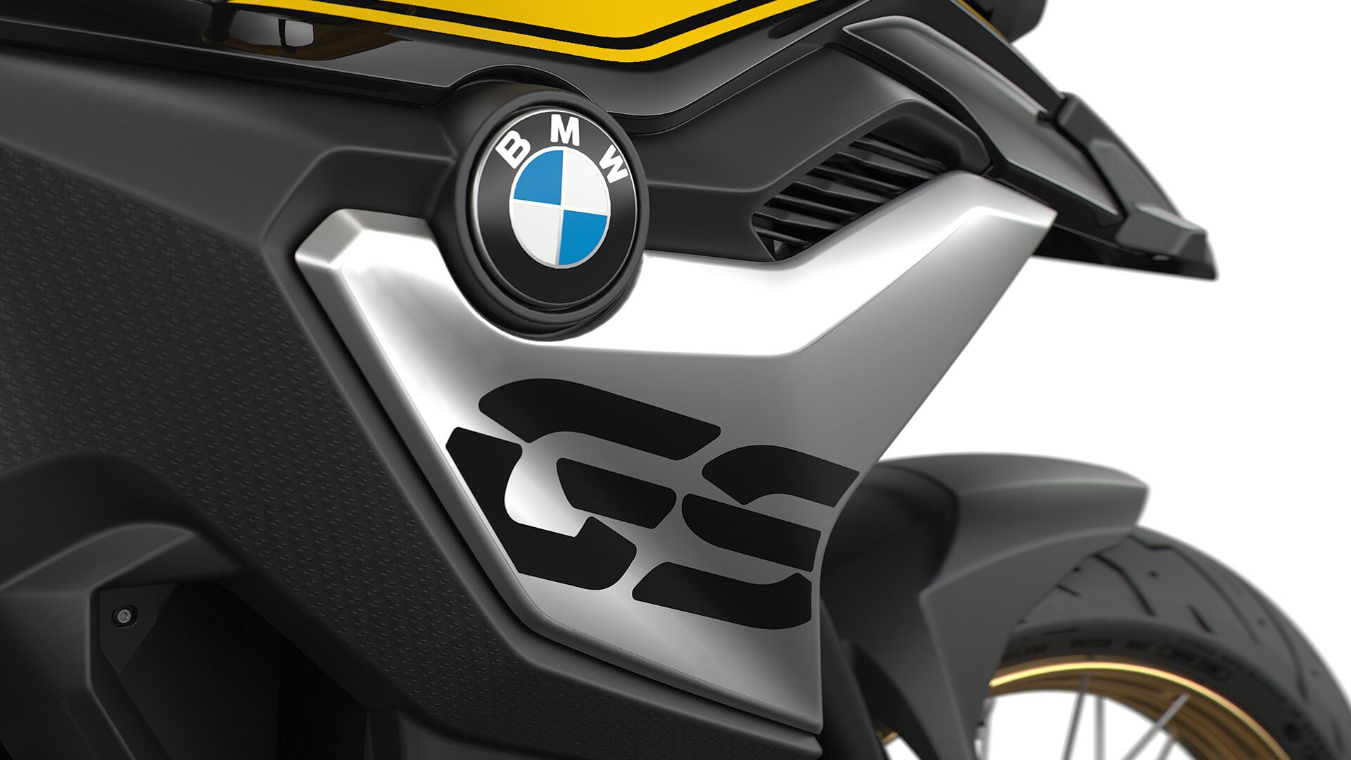 Vediamo la copertura del radiatore con logo GS in dettaglio.