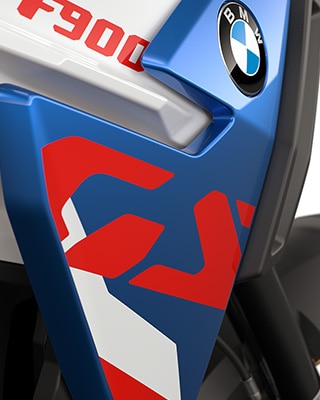 Il caratteristico logo GS sulla F 900 GS di BMW Motorrad