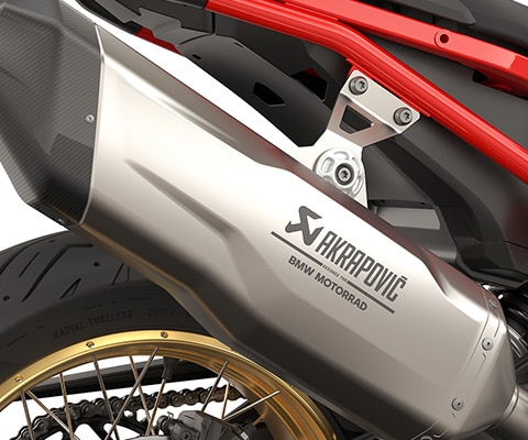 La F 900 GS di BMW Motorrad con silenziatore terminale Akrapovič