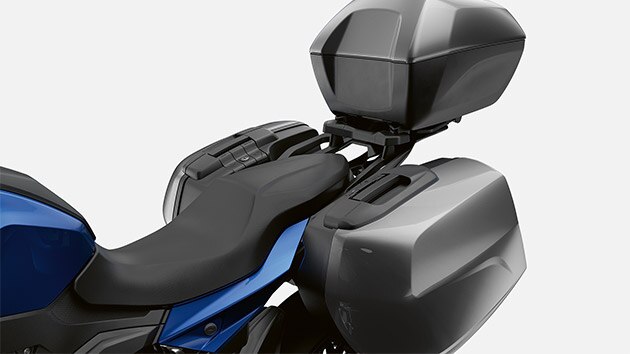 Vediamo le opzioni di stivaggio della F 900 XR.