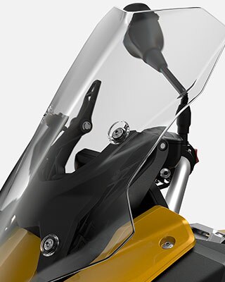 Vediamo il parabrezza della F 900 XR.