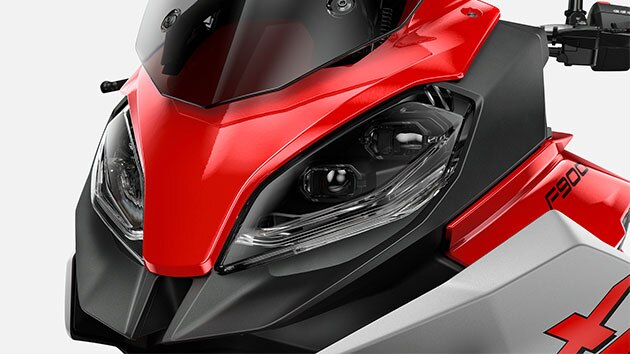 Vediamo le luci della F 900 XR.