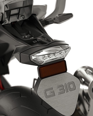 Vediamo il portatarga della G 310 GS.