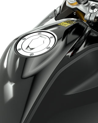 Vediamo il serbatoio e il manubrio della G 310 GS in dettaglio dall'alto di traverso.