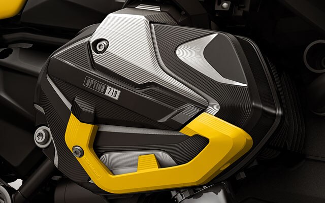40 Years GS con il coperchio della testata cilindri del pacchetto Option 719 in nero-giallo.