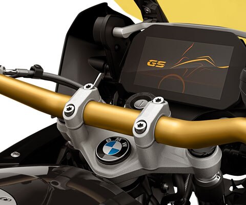 Vediamo l'Edition 40 Years GS con manubrio color oro.