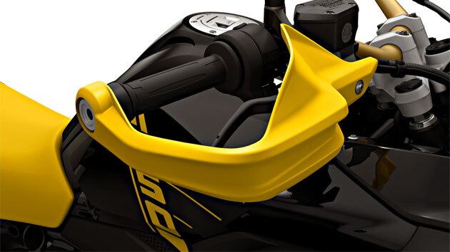 Vediamo l'Edition 40 Years GS con paramani gialli.