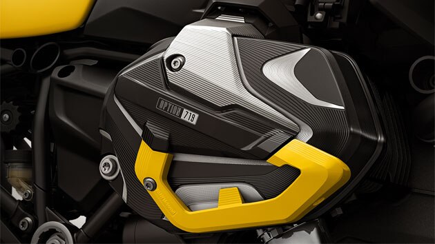 40 Years GS con il coperchio della testata cilindri del pacchetto Option 719 in nero-giallo.