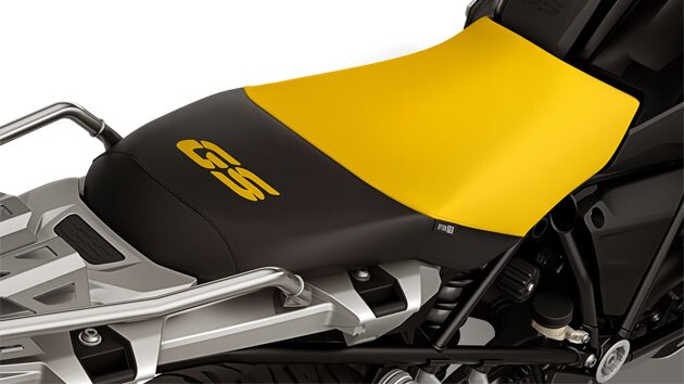 Vediamo la sella nera-gialla dell'Edition 40 Years GS con ricamo GS.