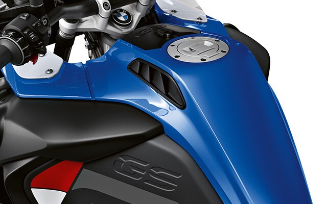 Vediamo il serbatoio da 30 litri della R 1250 GS Adventure.