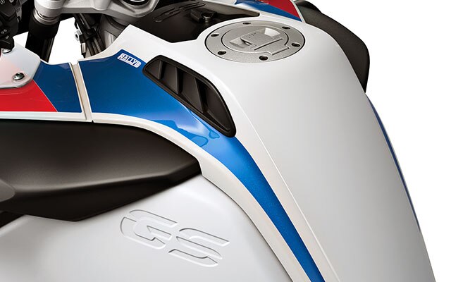 Vediamo il serbatoio da 30 litri della R 1250 GS Adventure.