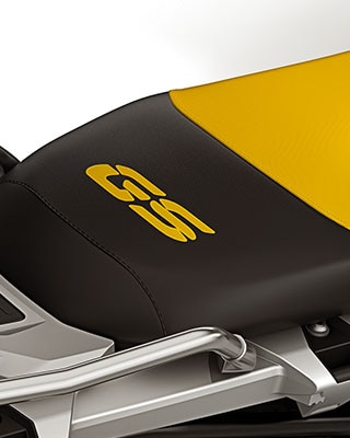 Vediamo la sella nera-gialla dell'Edition 40 Years GS con ricamo GS.