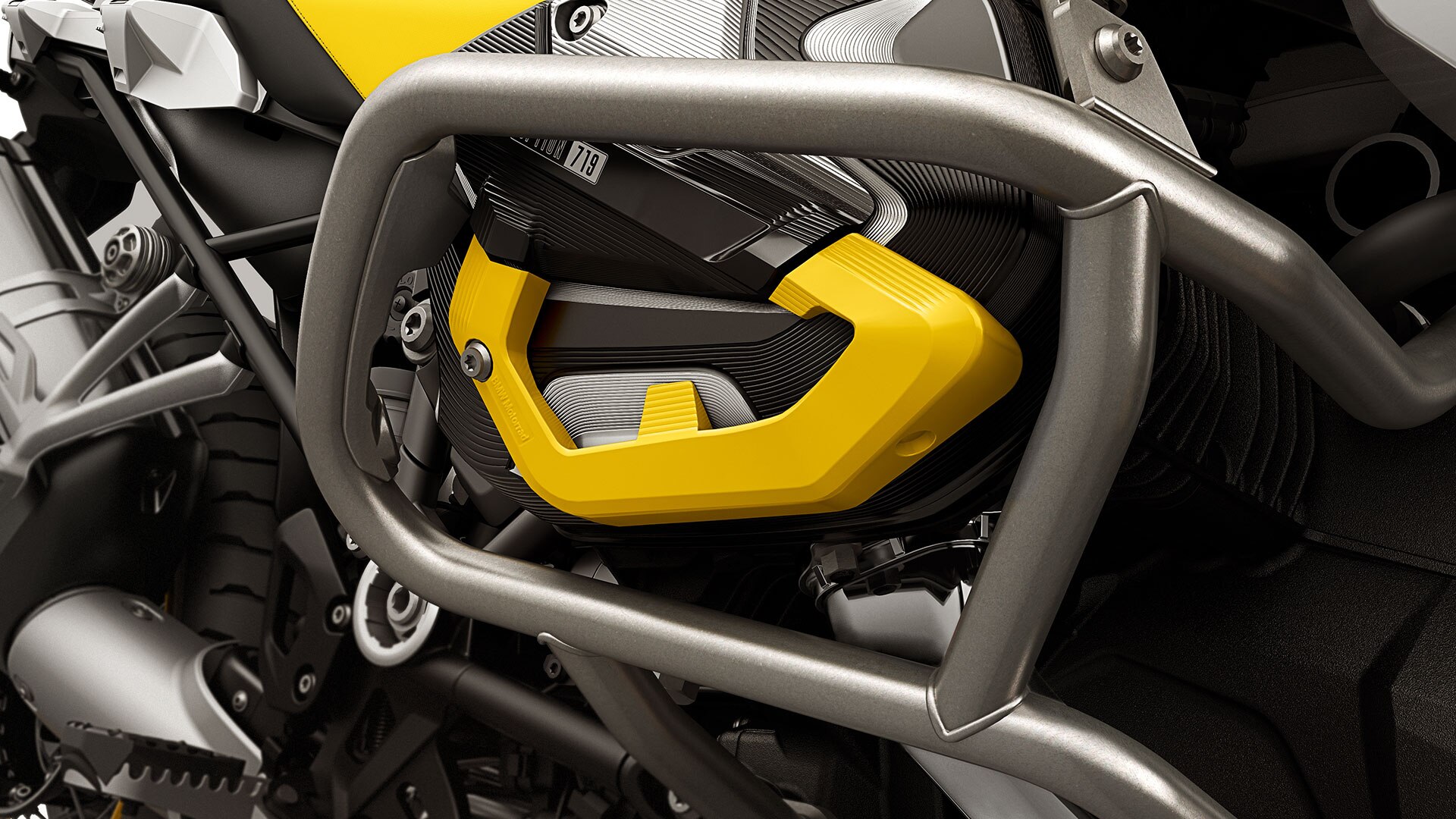 Vediamo l'Edition 40 Years GS con il pacchetto Option 719 e coperchio della testata cilindri in nero-giallo.