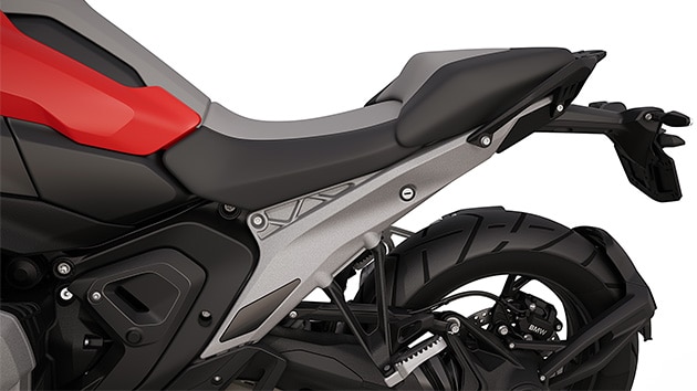 Il posteriore con sella del passeggero e maniglie di sostegno della R 1300 GS di BMW Motorrad