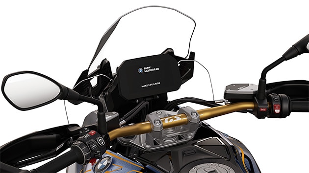Il manubrio dorato della BMW R 1300 GS Option 719 Biscaya