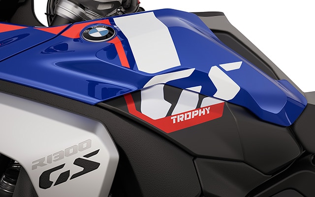 La scritta “GS Trophy” della R 1300 GS Trophy di BMW Motorrad