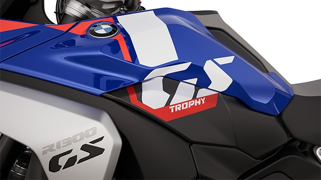 La scritta “GS Trophy” della R 1300 GS Trophy di BMW Motorrad