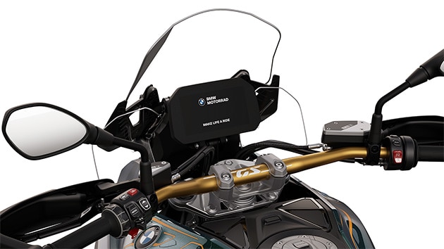 Il manubrio dorato della BMW R 1300 GS Option 719 Tramuntana