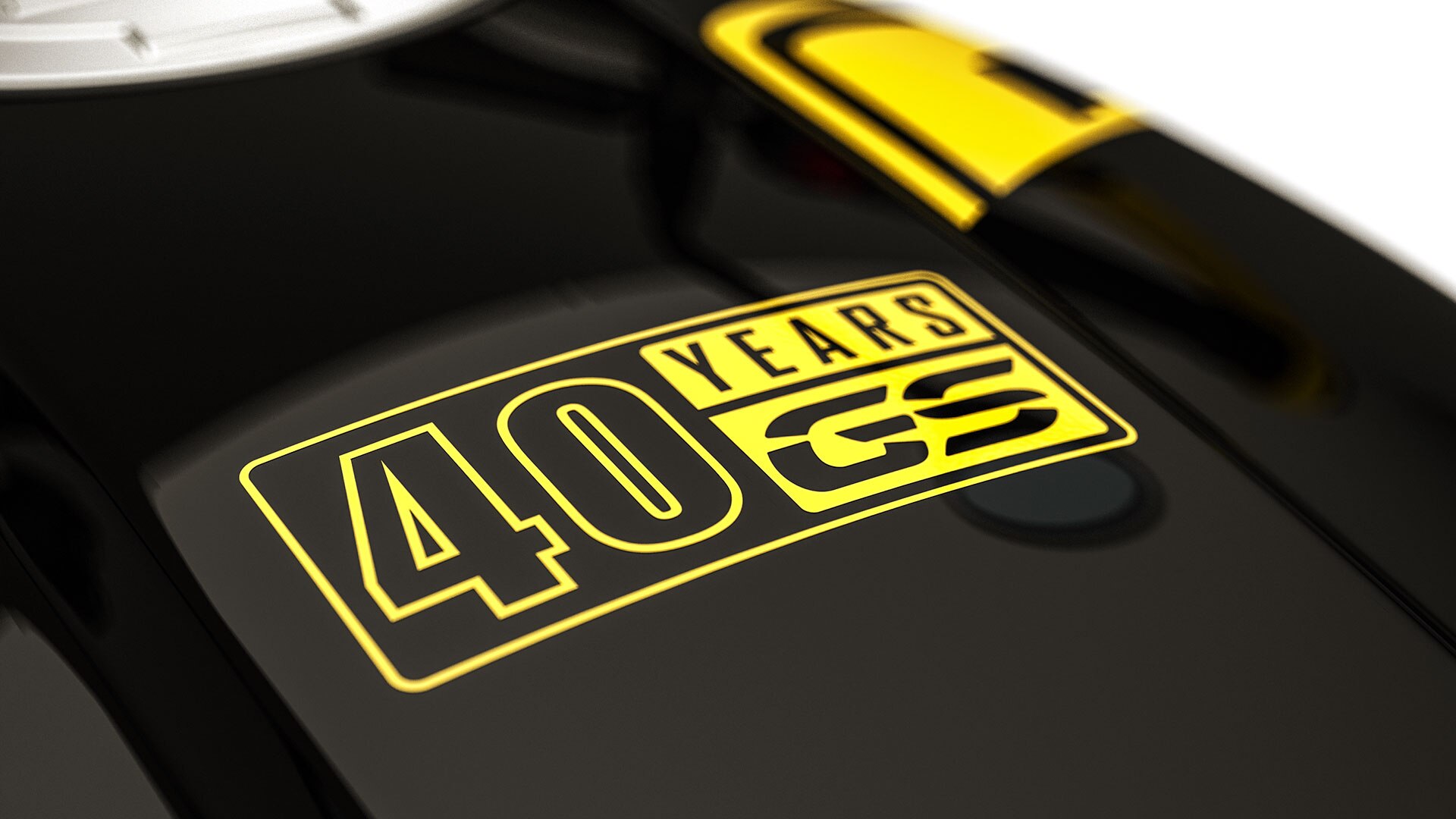 Vediamo l’adesivo dei 40 anni di GS sul serbatoio della R nineT Urban G/S.