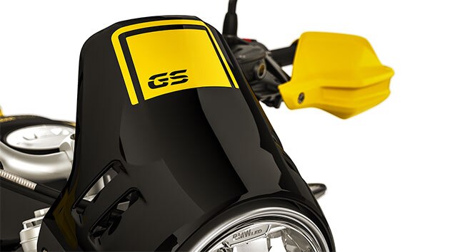Vediamo il parabrezza della R nineT Urban G/S, logo GS incluso.