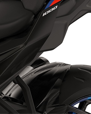 Le parti in carbonio del pacchetto M Competition della M 1000 XR di BMW Motorrad