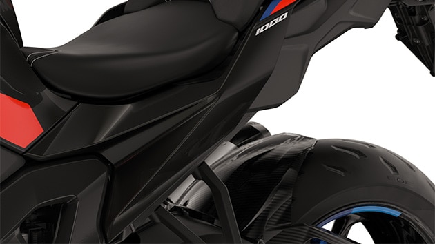 Le parti in carbonio del pacchetto M Competition della M 1000 XR di BMW Motorrad