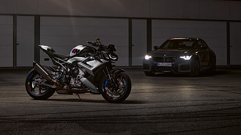 La BMW M2 accanto alla M R