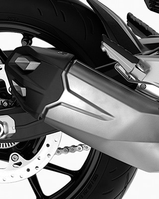 Lo scarico corto sottolinea il dinamismo della F 900 R.