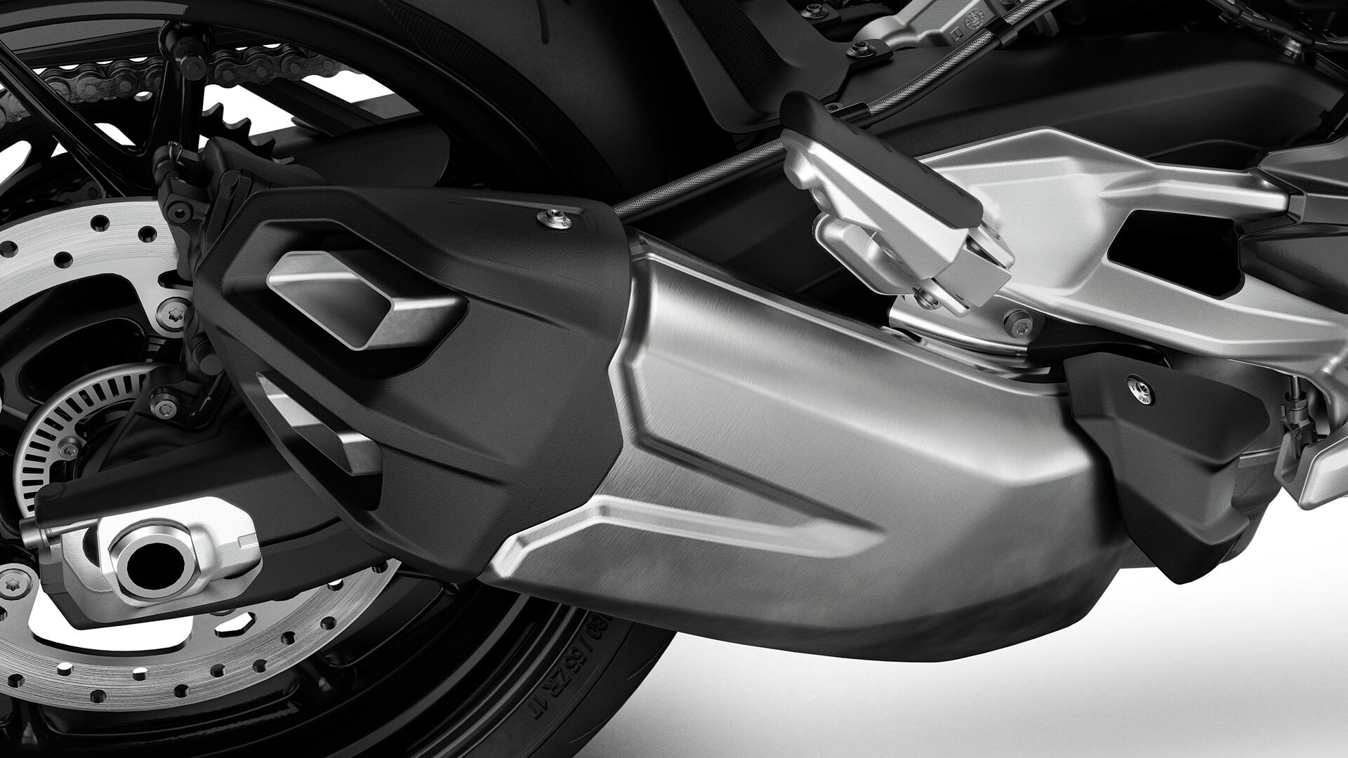 Lo scarico corto sottolinea il dinamismo della F 900 R.