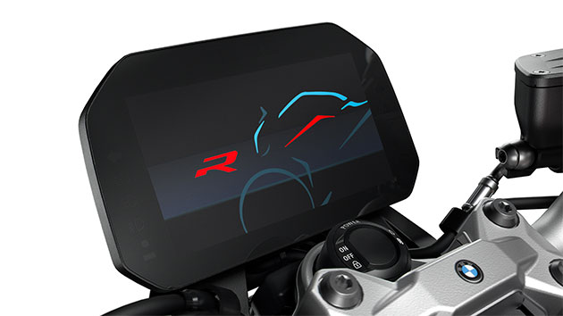 Vediamo l'ampio display TFT da 6,5" della F 900 R.