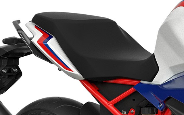 Vediamo la sella ergonomica della G 310 R.