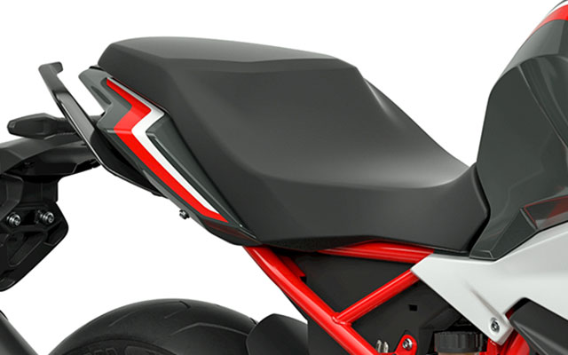 Vediamo la sella ergonomica della G 310 R.
