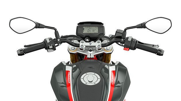 Vediamo il manubrio e gli elementi di comando della G 310 R.