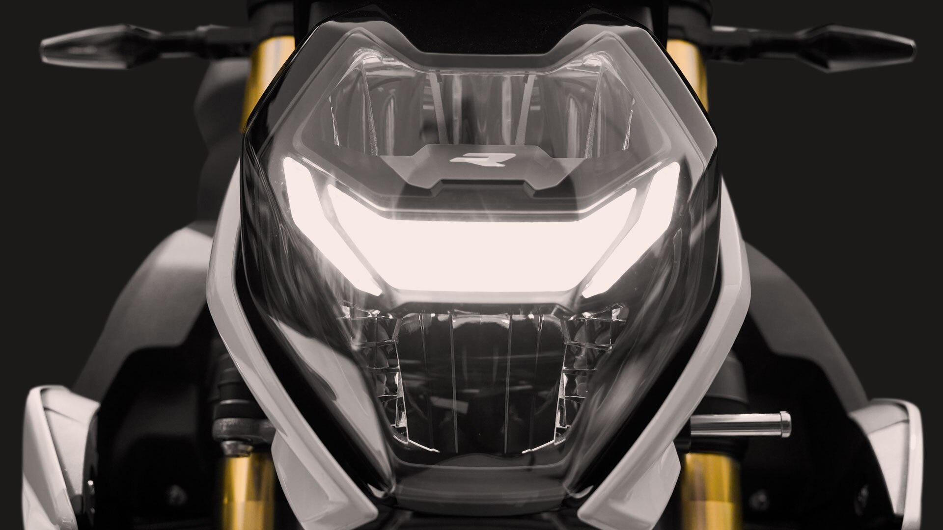 Vediamo il faro a LED della S 1000 R.