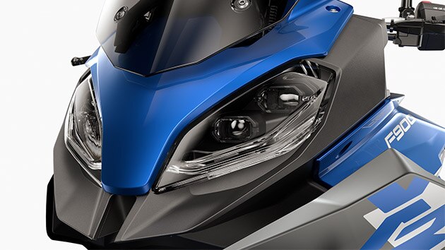 Vediamo le luci della F 900 XR.