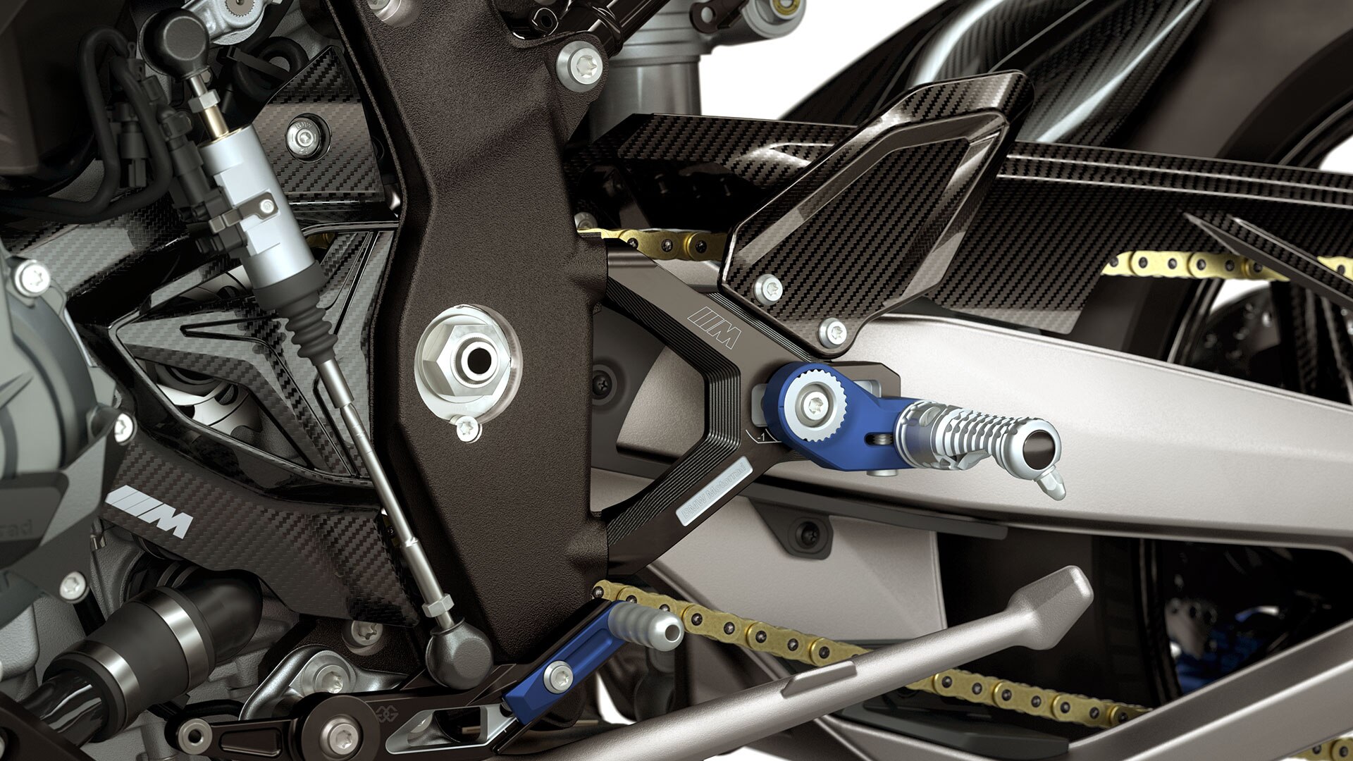 Vediamo i pezzi fresati M e le M Carbonparts della M RR nella zona delle pedane.