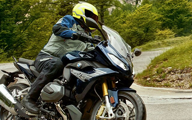 R 1250 RS su un tornante