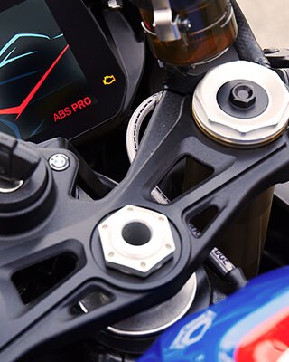 BMW RR nuovo DDC (Dynamic Damping Control)