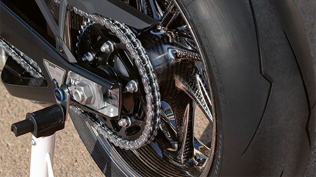 Ruota al carbonio M della nuova BMW RR