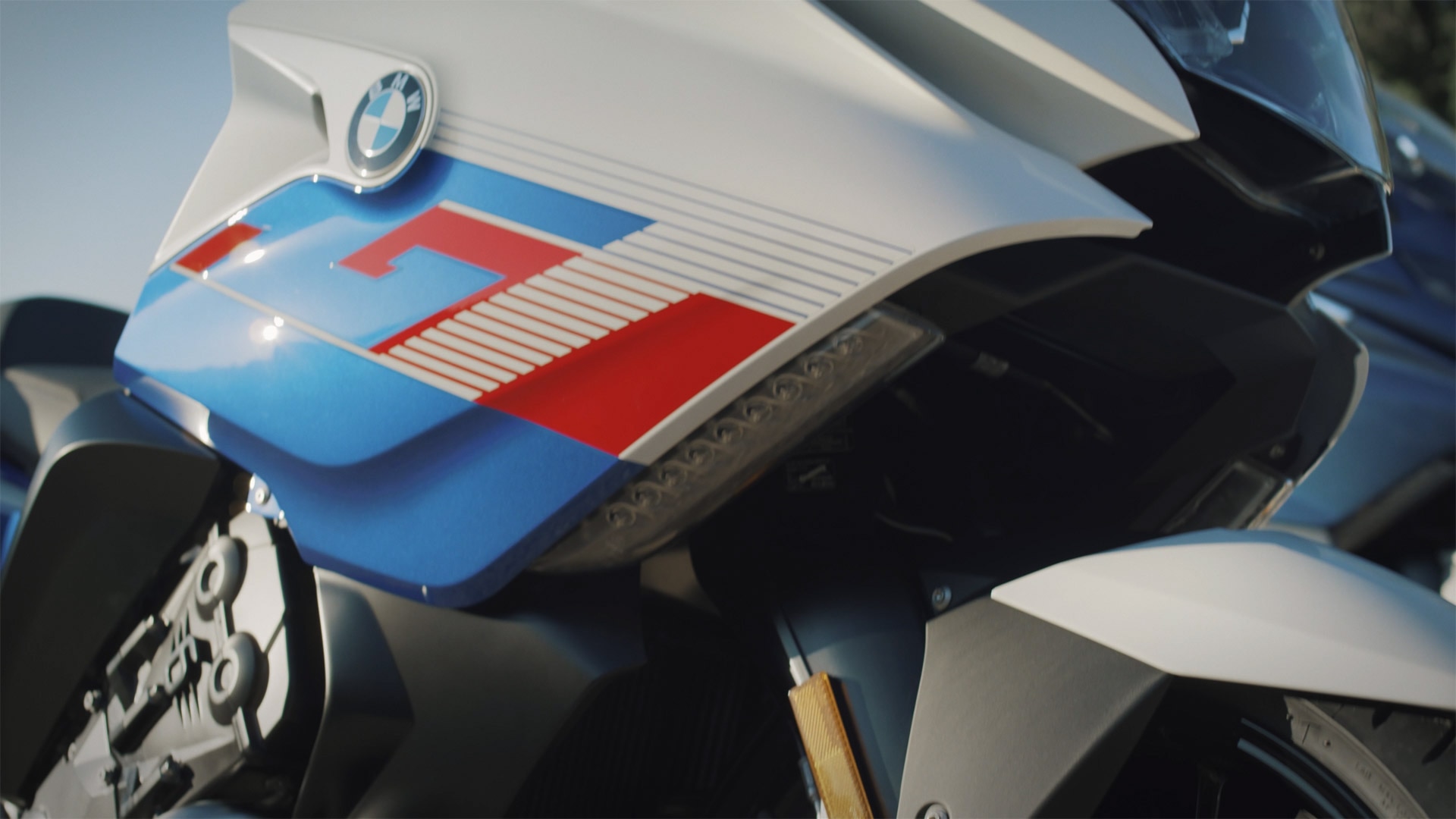 Scatti della K 1600 GT in azione.