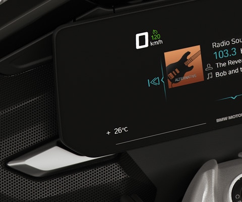 Primo piano del display TFT e delle casse della K 1600 GT.