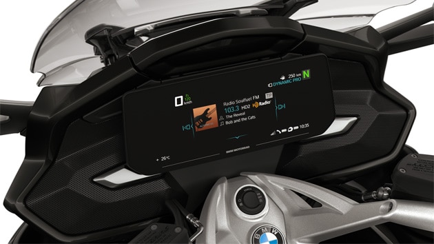 Primo piano del display TFT e delle casse della K 1600 GT.
