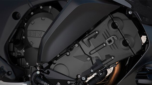 Motore a sei cilindri in linea multicolore della K 1600 GT