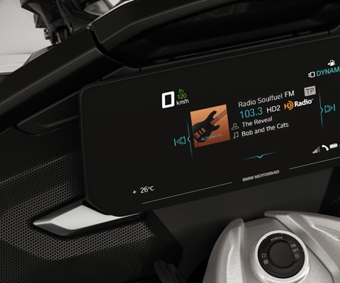 Primo piano del display TFT e delle casse della K 1600 GTL.