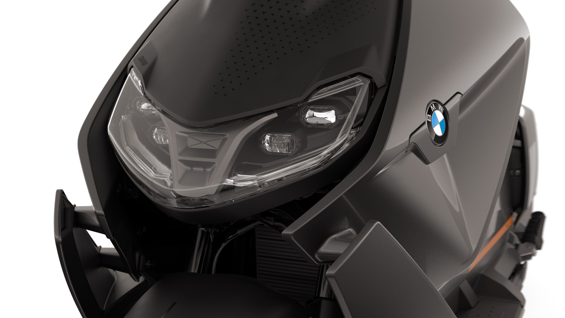 Parte anteriore del BMW CE 04 con primo piano sui fari LED